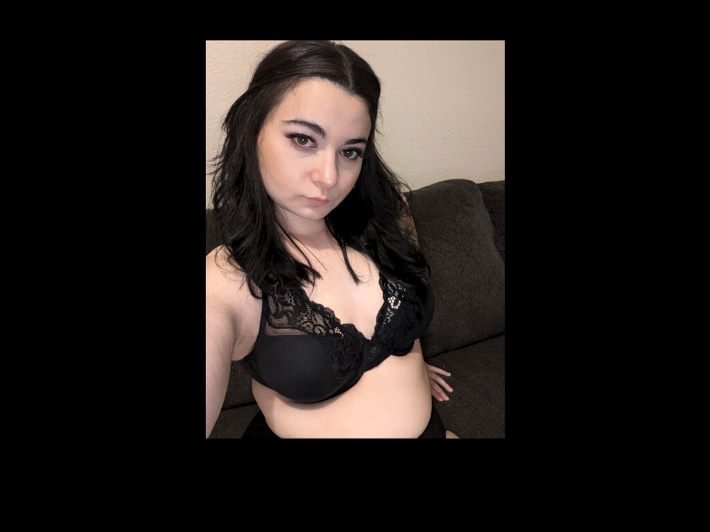Sasha Maroon Picture